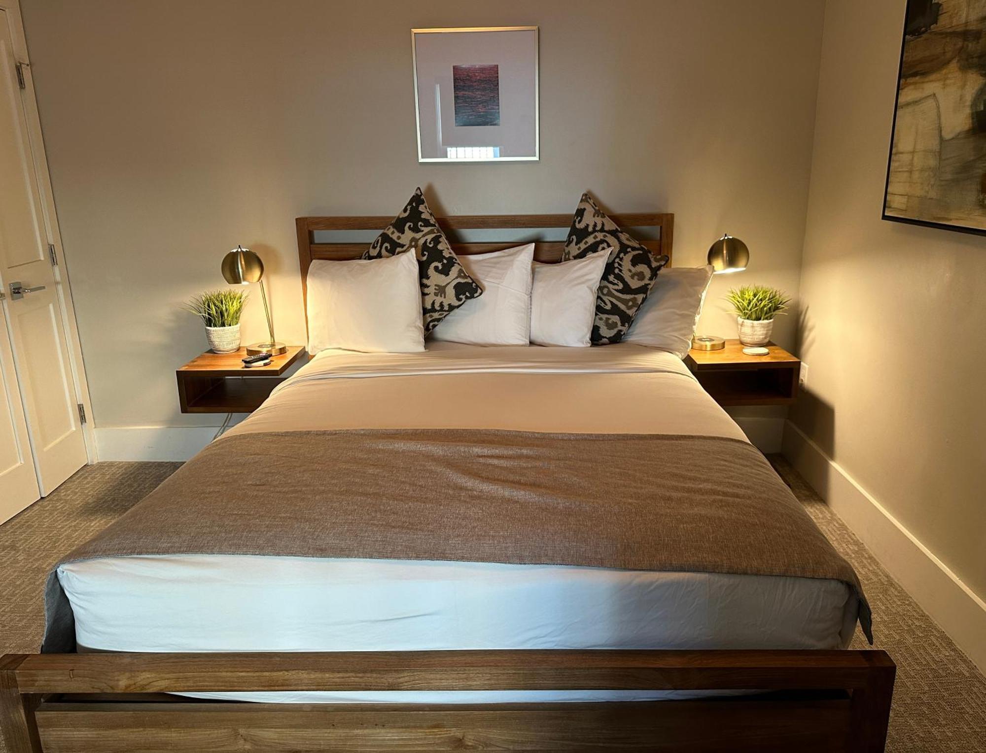 Entire Modern 7 Unit 7 Bath Boutique Inn 纽波特 外观 照片
