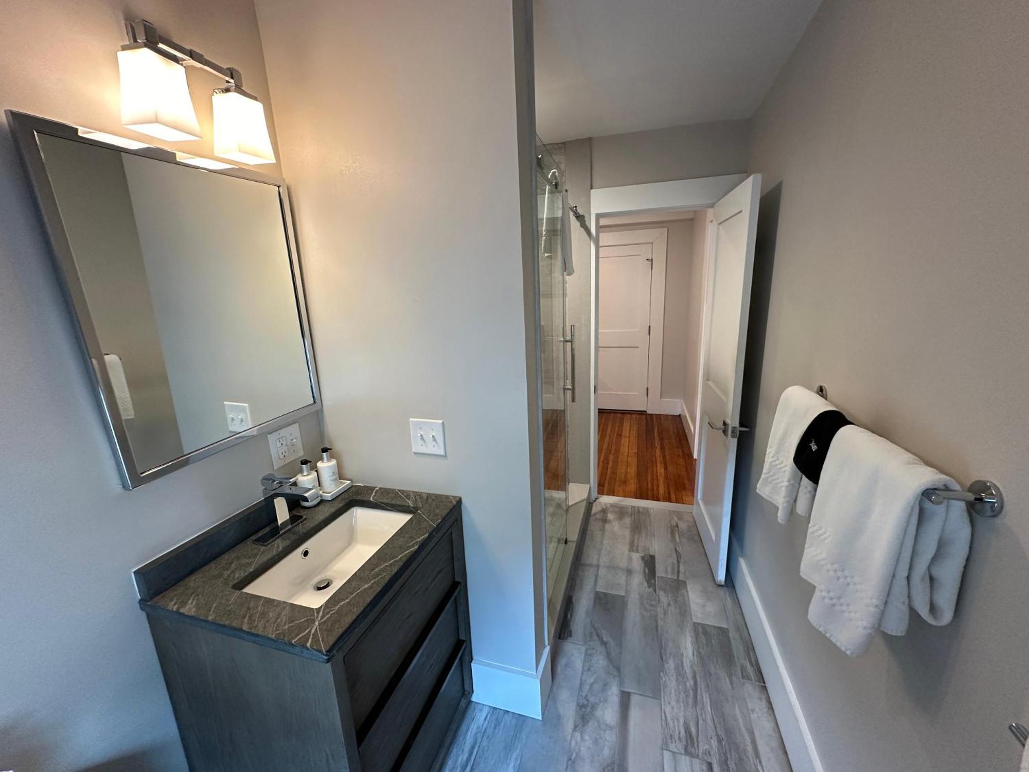 Entire Modern 7 Unit 7 Bath Boutique Inn 纽波特 外观 照片